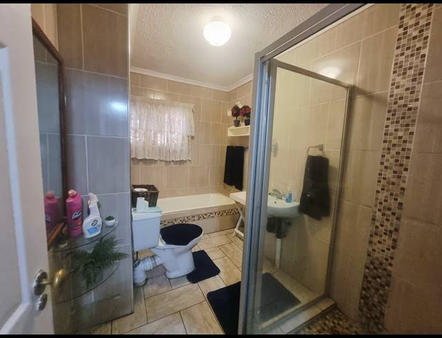 5 BEDROOM HOUSE FOR SALE IN RICHEM